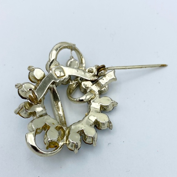 Vintage Pale Blue Multi Faceted Faux Gems Ribbon Wreath Brooch Pin Pale Gold Tne - Picture 5 of 12